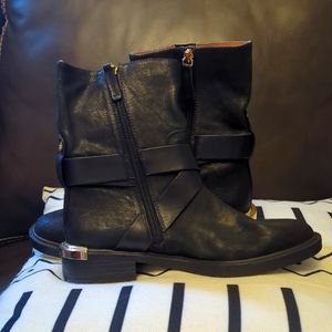 Louise et Cie boots *Brand New* Black Leather Zipper Boots Size 6m
